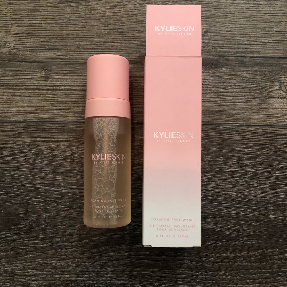 Kylie skin foaming face wash
